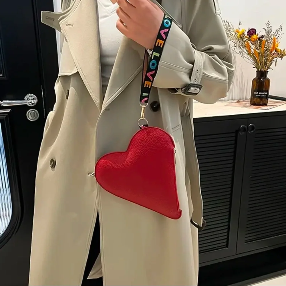 NWT! New cute mini heart-shaped handbag for women - Love coin purse. - Picture 2 of 3